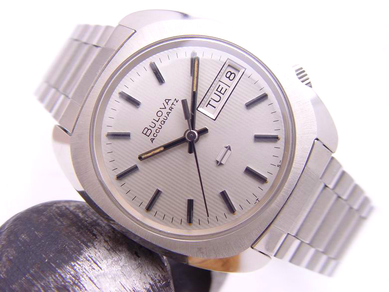 (070313-09) Bulova Accuquartz New Old Stock Antique Watch
